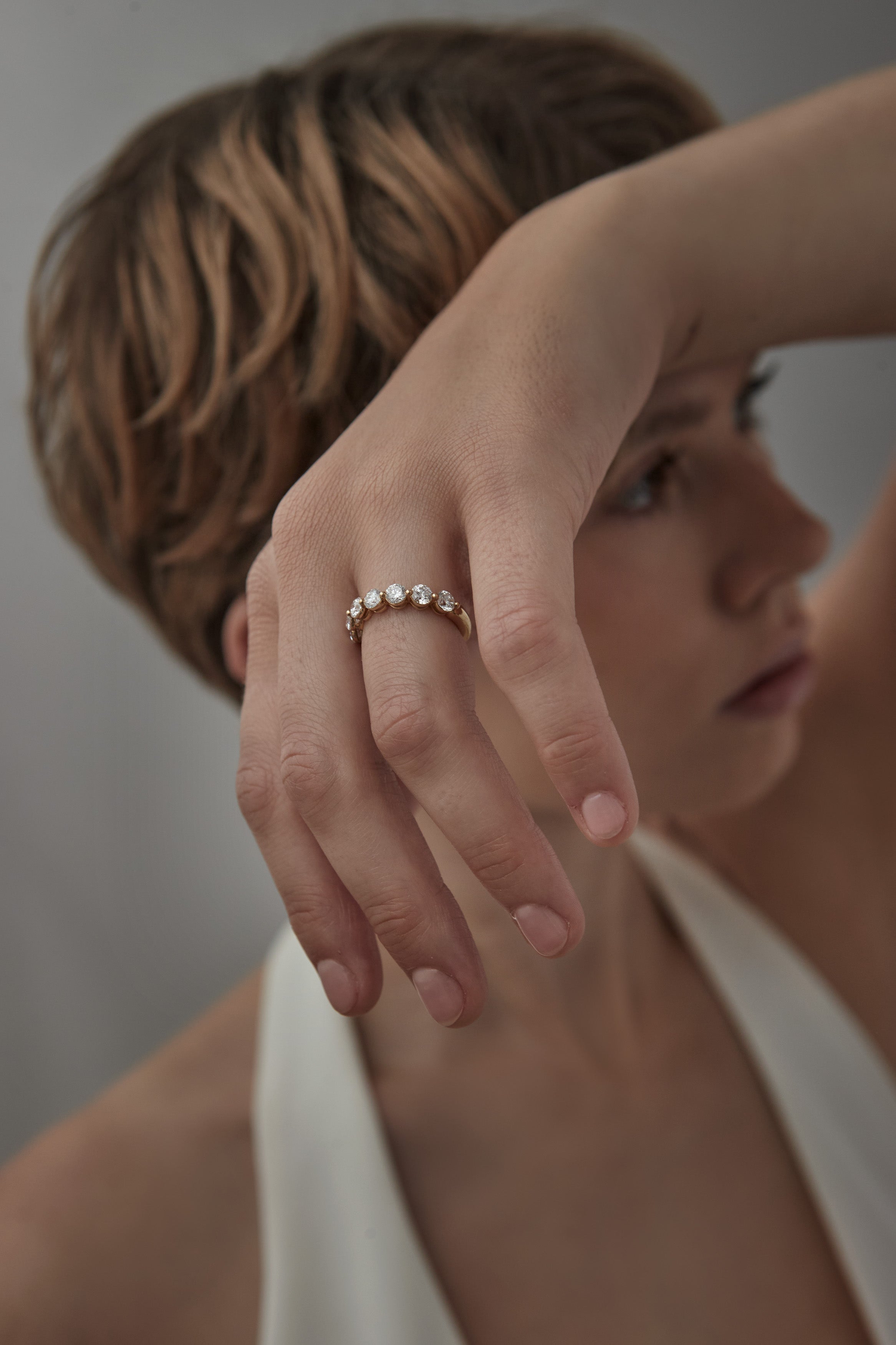 7 Stone Single Shared Prong Diamond Band